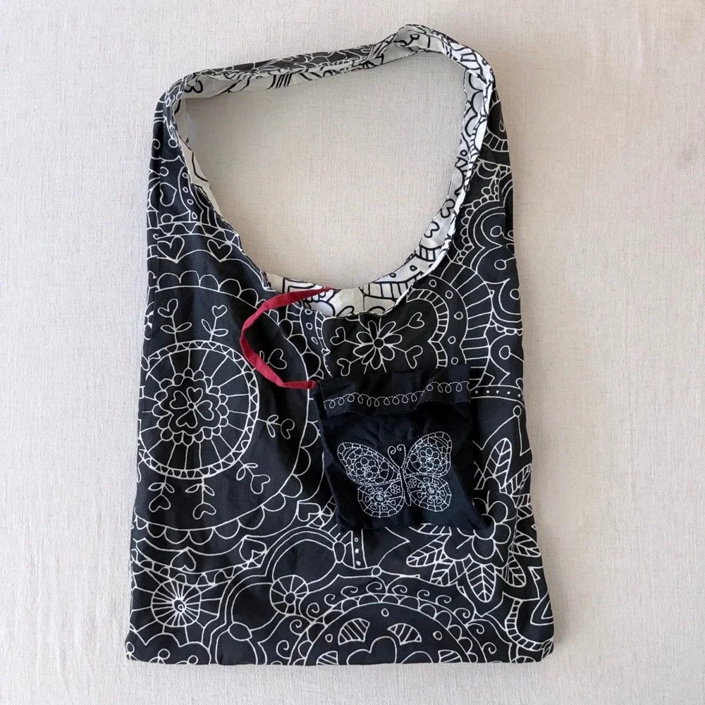 Unbranded Reversible Hobo Bag Women OS Black White Mandala Floral Tote Pouch